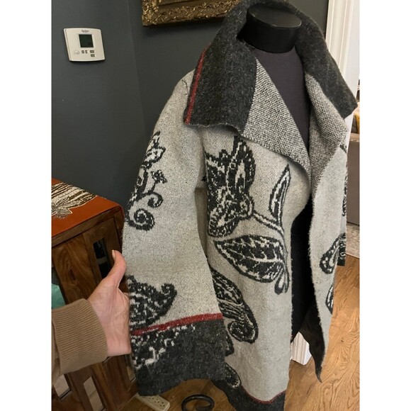 BCBG Max Sport Thick Chunky Gray Gardigan Sweater Jacket Floral sz S Oversized - Picture 2 of 7